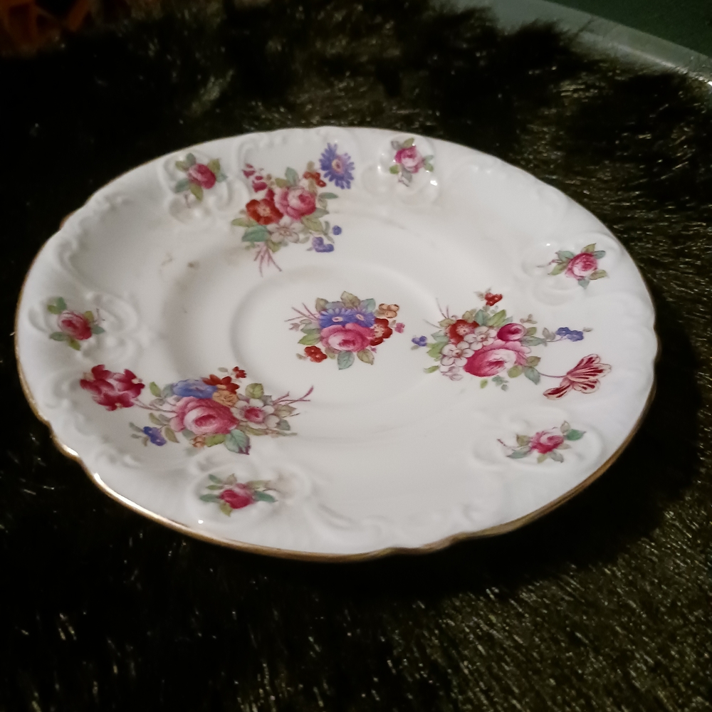 Vintage Floral Dinner Plate with Gold Accent
